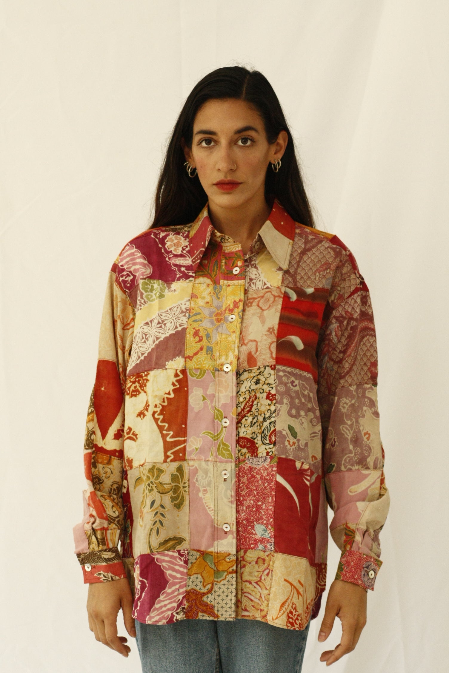 The fabric of this garment was found in Nishiki Market, Kyoto. The design was inspired by the street style, art and architecture of Japan. Deadstock pieces of fabric from India, Africa and Japan sewn together. Patchwork shirt with history, a statement garment for a lifetime. INGREDIENTS 100% cotton Mother of pearl buttons (concha de nacar) Ethically made in Ecuador. Sustainable fashion, handmade, natural fibers, vintage textiles and upcycled materials.