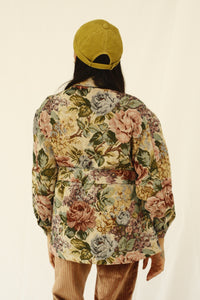 The fabric of this garment was found in Kyoto, Japan. Floral print with a utilitarian style to create a unique look. Includes a belt to fit all sizes INGREDIENTS 100% cotton,  Wood buttons. Ethically made in Ecuador sustainable fashion, handmade  natural fibers, vintage textiles and upcycled materials. Linen, wool, hemp and cotton are the fabrics we use the most.  Slow design, small batched. Latin american design, moda sostenible, moda lenta.