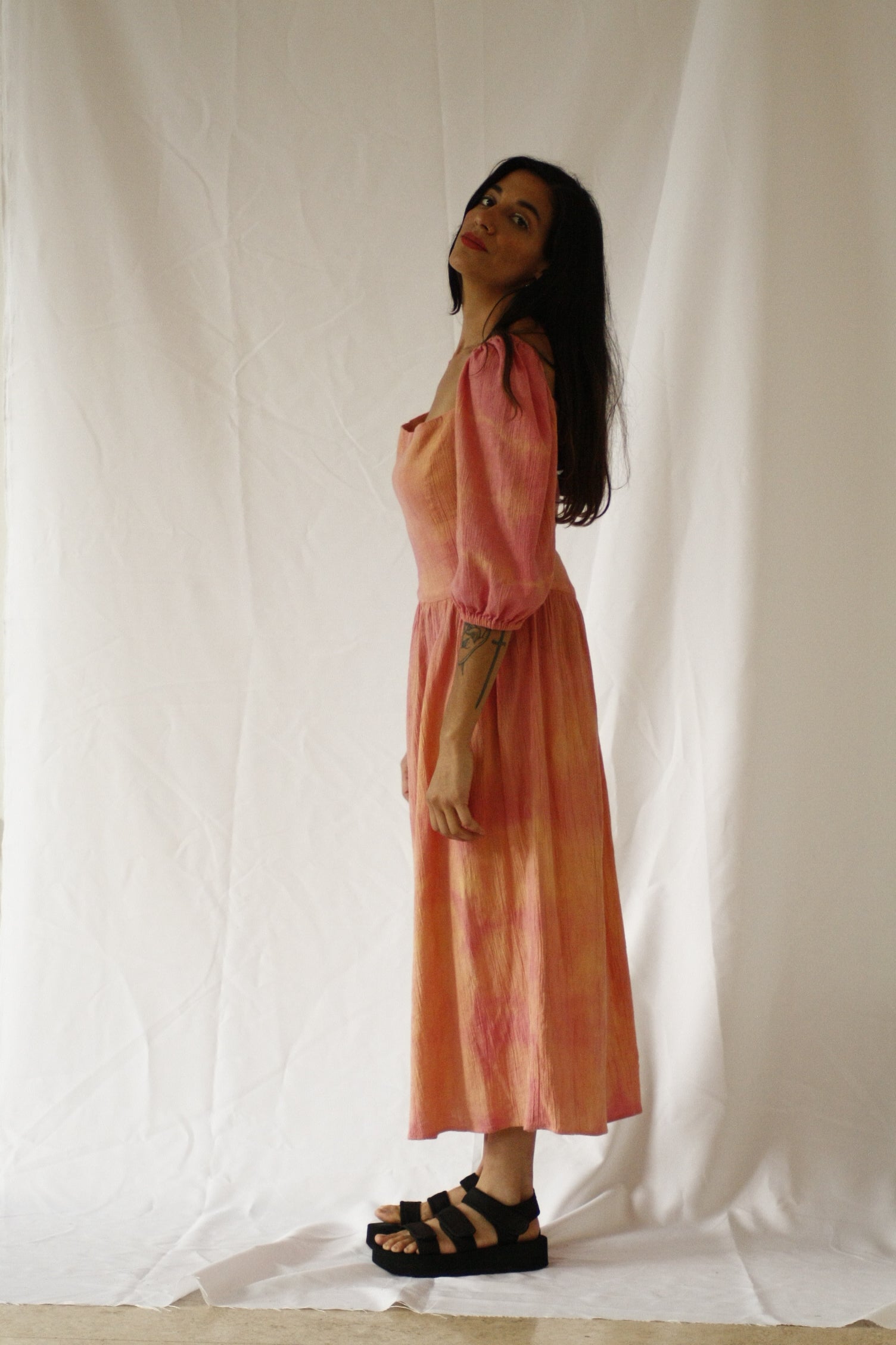 The design was inspired by the street style, art and architecture of Japan. This dress is naturally dyed with turmeric, achiote and cochineal to resemble the colorful japanese rice cake, mochi. INGREDIENTS 100% cotton Turmeric, achiote and cochineal IMPORTANT Natural dyes don't contain harmful chemicals, they are biodegradable, nontoxic and nonallergic. The color can slightly vary with each batch. Ethically made in Ecuador. Sustainable fashion, handmade