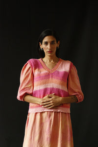 The thread of this garment was found in Kyoto, Japan. The design was inspired by the street style, art and architecture of Japan. Wear it with a dress or a white t-shirt and jeans INGREDIENTS 100% cotton Ethically handwoven in Ecuador. Sustainable fashion, handmade, natural fibers, vintage textiles and upcycled materials.