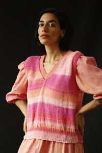 The thread of this garment was found in Kyoto, Japan. The design was inspired by the street style, art and architecture of Japan. Wear it with a dress or a white t-shirt and jeans INGREDIENTS 100% cotton Ethically handwoven in Ecuador. Sustainable fashion, handmade, natural fibers, vintage textiles and upcycled materials.