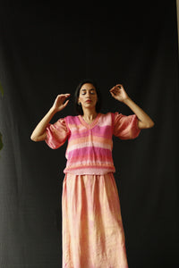 The thread of this garment was found in Kyoto, Japan. The design was inspired by the street style, art and architecture of Japan. Wear it with a dress or a white t-shirt and jeans INGREDIENTS 100% cotton Ethically handwoven in Ecuador. Sustainable fashion, handmade, natural fibers, vintage textiles and upcycled materials.